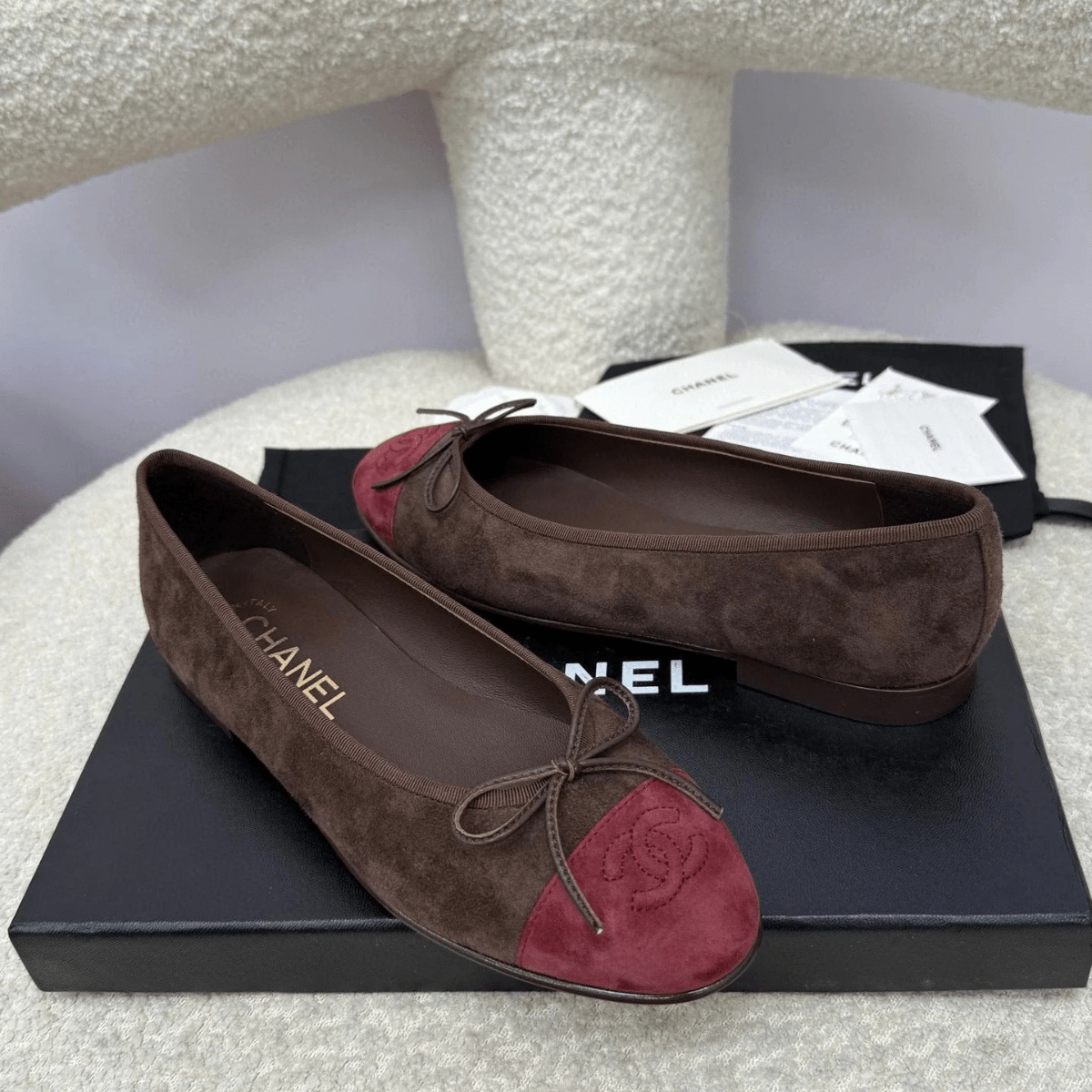 Chanel 25A Ballerinas – Dunkelrot Schokolade Veloursleder