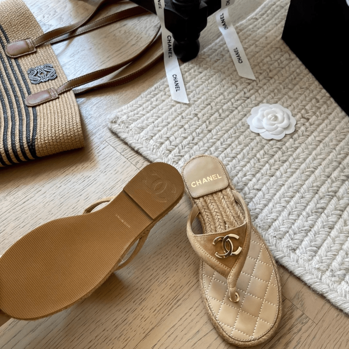 Chanel 25 Flip Flop Sandalen Beige Wildleder-Kalbsleder Espadrille