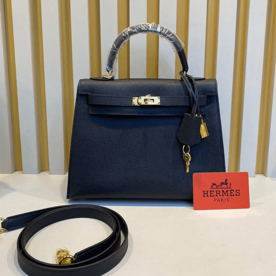 Hermès Kelly 28 Tasche mit goldener Hardware in Schwarz