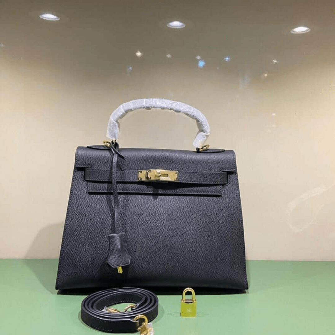 Hermès Kelly 25 Tasche mit goldener Hardware in Schwarz