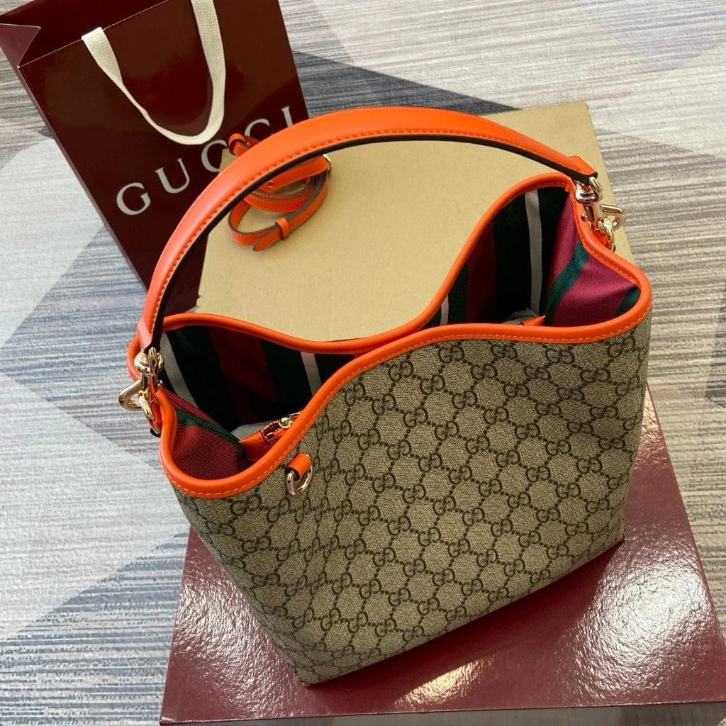 Gucci – Medium GG Emblem Bucket Tasche