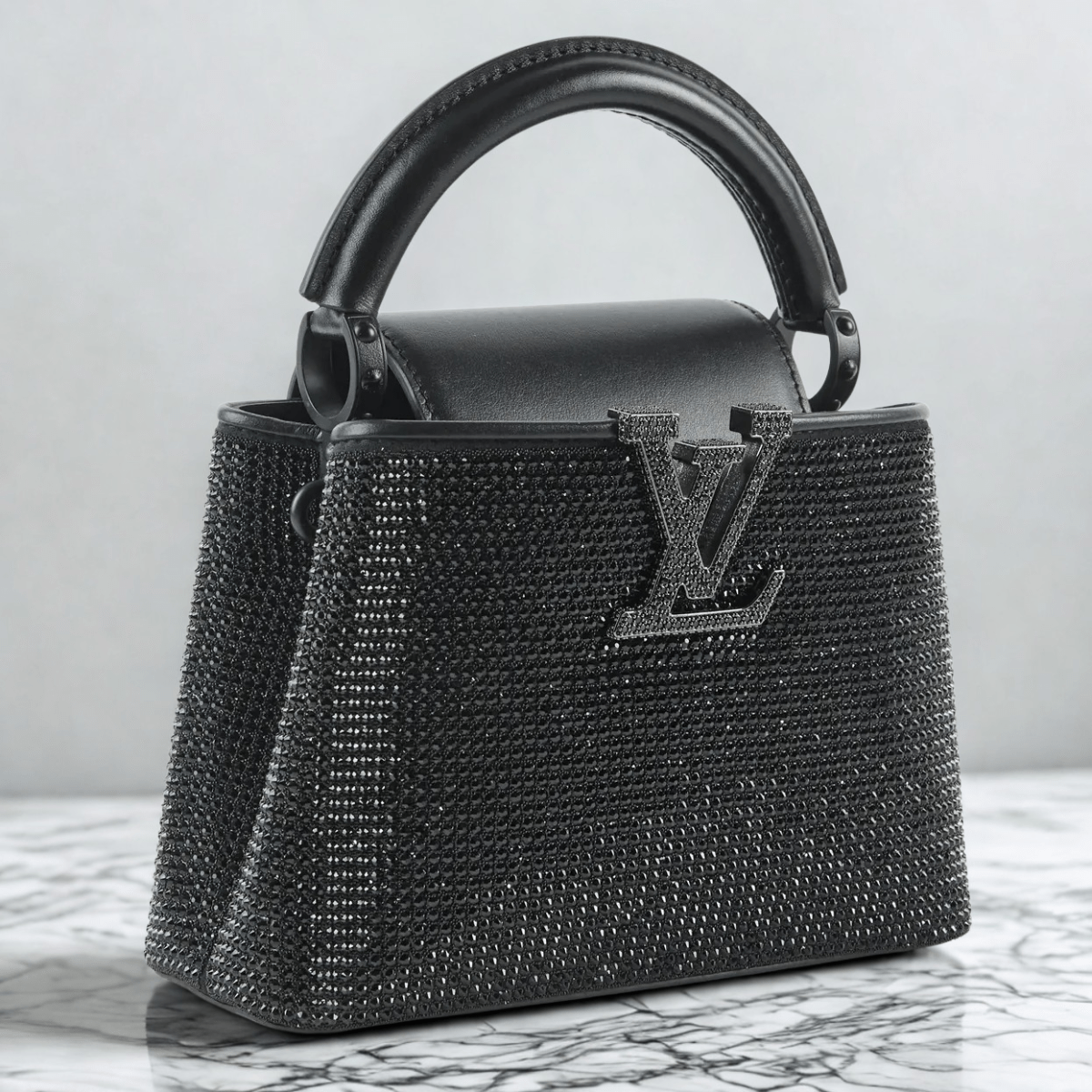Louis Vuitton – Capucines East-West Mini Tasche