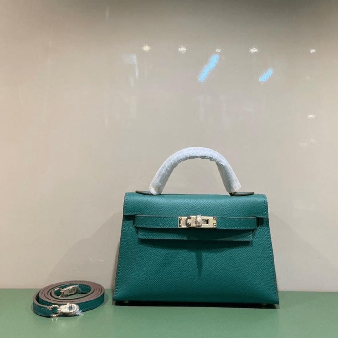 Hermès Kelly 20 Tasche mit goldener Hardware in Grün