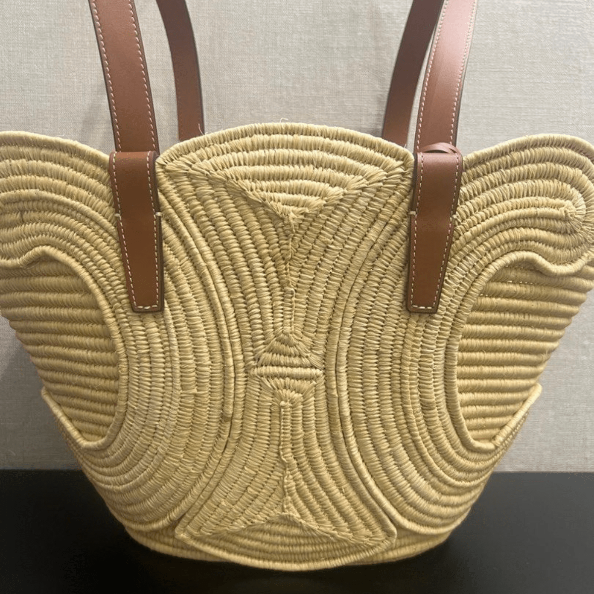 Céline Classic Small Basket mit Geflochtenem Triomphe in Raffia und Kalbsleder