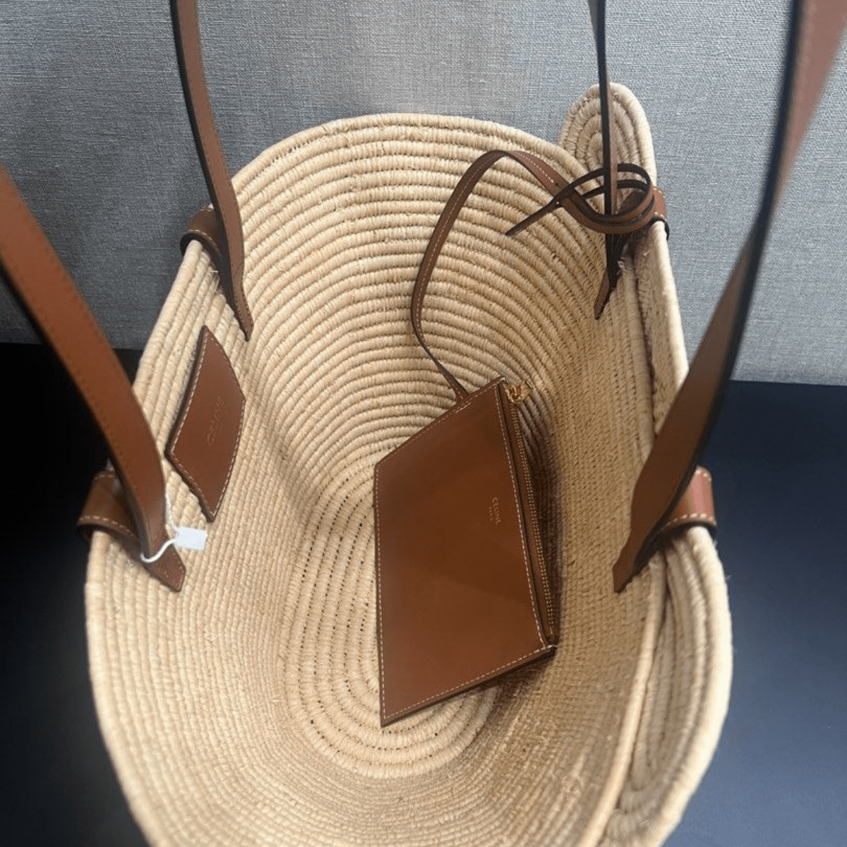 Céline Classic Small Basket mit Geflochtenem Triomphe in Raffia und Kalbsleder