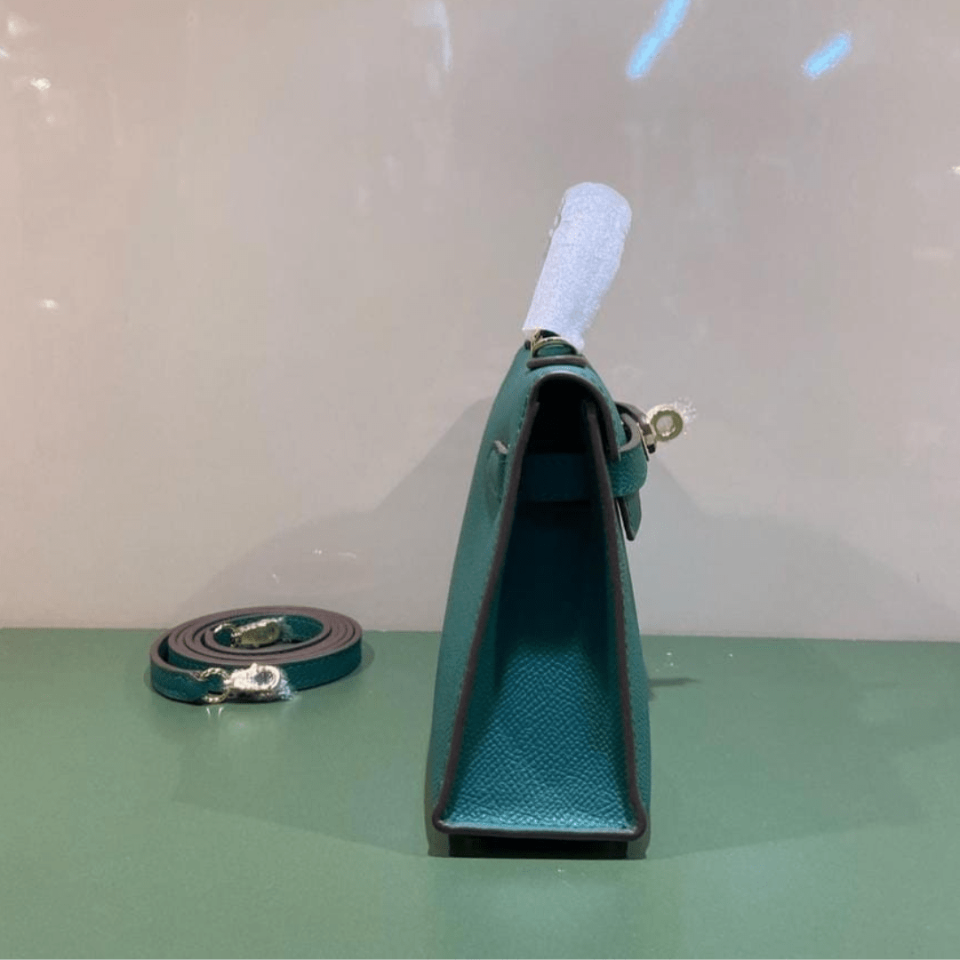 Hermès Kelly 20 Tasche mit goldener Hardware in Grün