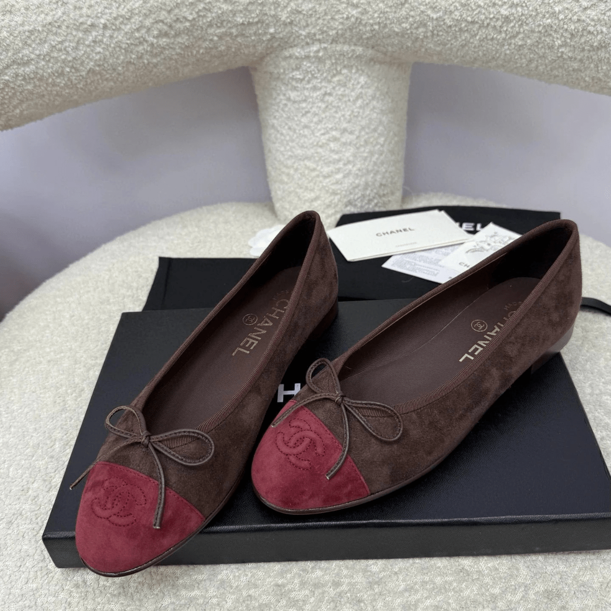 Chanel 25A Ballerinas – Dunkelrot Schokolade Veloursleder