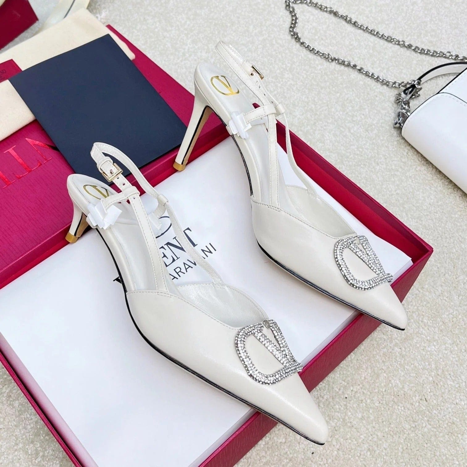 Valentino Garavani – VLogo Signature Diamond Slingbacks aus weißem Kalbsleder