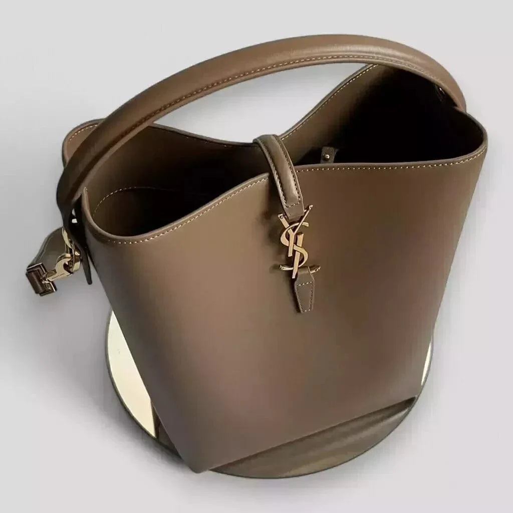 Yves Saint Laurent – Le 37 Tasche aus glänzendem Leder